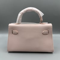 شنطة بينك فاتح