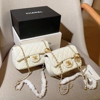 شنطة كتف شانيل أبيض