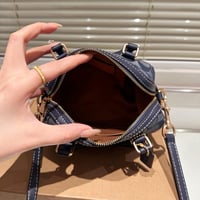 شنطة كوتش كحلي مخملي