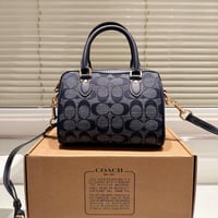 شنطة كوتش كحلي مخملي