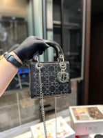 شنطه يد ديور