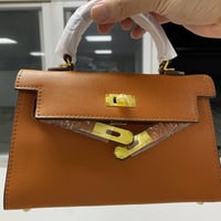 شنطة بني ذهبي