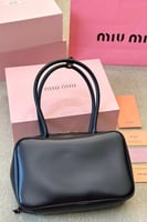 شنطة يد miu miu