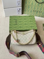 شنطة يد قوتشي