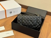 شنطة كتف شانيل