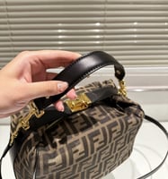 شنطة يد فندي