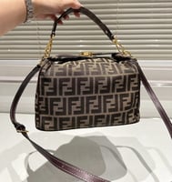 شنطة يد فندي