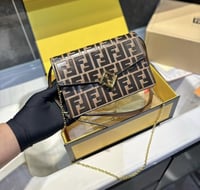 شنطة كتف فندي