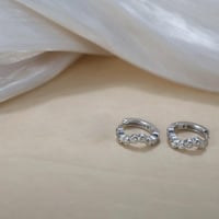 أقراط حلقية فضية كلاسيكية بحجر زركون 5A (فضة إسترل...