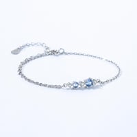 سوار فضة استرلينية بحجارة زرقاء وبيضاء