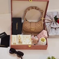 طقم فاخر للنساء من Chanel – مثالي للمناسبات والهدا...