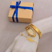 طقم نسائي فاخر مطلي بالذهب مع ساعة وسوار اسم أنيق