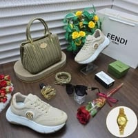 طقم نسائي فاخر شنطة وحذاء وساعة مع عطر وإكسسوارات...