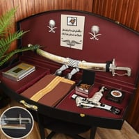 بوكس الفخامة للإهداء الملكي – سيف ومشلح مع إكسسوار...