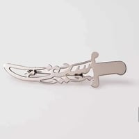 بروش ولادي بالاسم بشكل سيف