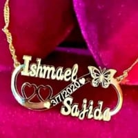 سلسلة أسماء محفورة بتصميم فاخر تعبّر عن الحب والذك...