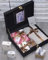 بوكس هدايا شتوي رجالي فاخر قماش ممتاز وشماغ وساعة