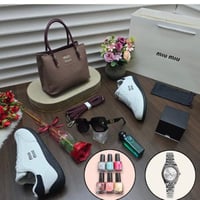 طقم نسائي فاخر ماركة Miu Miu شنطة وحذاء مع إكسسوار...