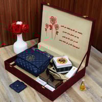 طقم نسائي في بوكس مخصص باسمك