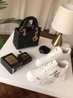 طقم نسائي فاخر شنطة وحذاء مع عطر وإكسسوارات بتصميم...