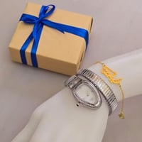 طقم نسائي فاخر مطلي بالذهب مع ساعة وسوار اسم أنيق