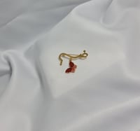 بروش بتصميم الفراشة بالاسم