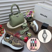 طقم هدايا نسائي فاخر شنطه مع حذاء وساعة وعناية تجم...