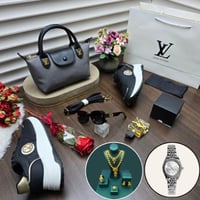 طقم نسائي متكامل لإطلالة أنيقة وجاهزة