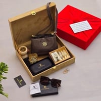 طقم هدايا نسائي فاخر شنطه وإكسسوارات وعطور