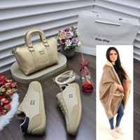 طقم نسائي شتوي 3 قطع: حقيبة وحذاء وشال أنيق