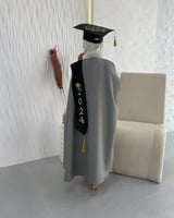 عبايات تخرج 2025 تصميم عصري وخامة عالية الجودة