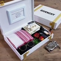 بوكس جيفنشي رجالي فاخر شماغ وساعة وعطور ونظارة بتغ...
