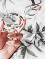 سوارة بتصميم جديد اسم مع رسمة يدي