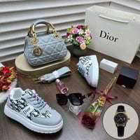 طقم هدايا نسائي مميز شنطه أنيقة مع حذاء وإكسسوارات