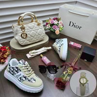 طقم هدايا نسائي مميز شنطه أنيقة مع حذاء وإكسسوارات