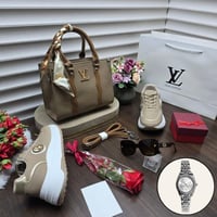 طقم نسائي متكامل بتصميم أنيق للاستخدام اليومي