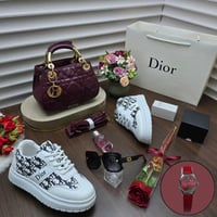 طقم هدايا نسائي مميز شنطه أنيقة مع حذاء وإكسسوارات