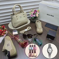 طقم نسائي فاخر شنطة وحذاء ونظارة وإكسسوارات هدايا...