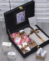 بوكس هدايا شتوي رجالي فاخر قماش ممتاز وشماغ وساعة