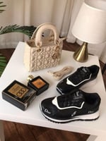 طقم نسائي فاخر شنطة وحذاء مع عطر وإكسسوارات بتصميم...