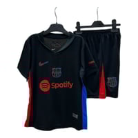 طقم نادي برشلونة الأسود – أناقة رياضية بروح الفريق...