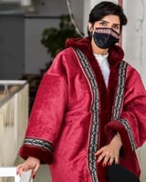 فروة نسائي لون أحمر