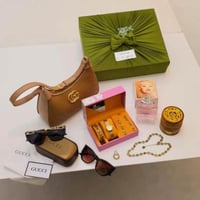 طقم نسائي قوتشي فاخر مع عطر ديور وتغليف هدايا