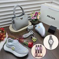 طقم هدايا نسائي فاخر شنطه مع حذاء وساعة وعناية تجم...