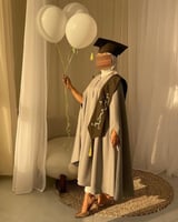 عبايات تخرج 2025 تصميم عصري وخامة عالية الجودة