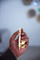 تميّز بفخامتك مع قلم رجالي ذهبي محفور بالاسم بتصمي...