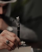 قلم رجالي فاخر محفور بالاسم تصميم معدني أنيق وجودة...