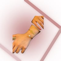 اسوارة مطلية بالاسم – هدية أنيقة تعبّر عن الحب