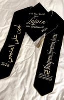 طقم تخرج فاخر – وشاح وقبعة مطرزة حسب الطلب