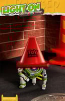 مجسم اضاءة باز يطير